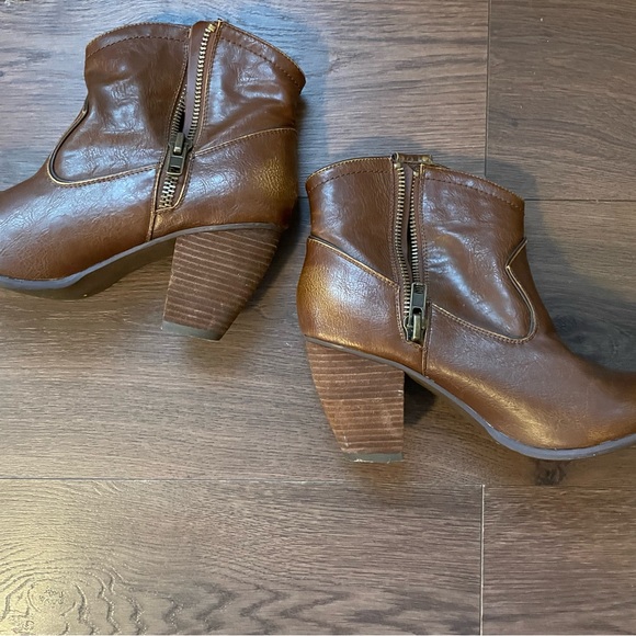 NOT RATED. HEELED ANKLE BOOTIES! SIZE 9 - Picture 5 of 11